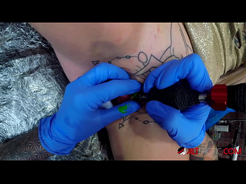 ❤️ tattooed ທີ່ສຸດ Hottie Sully Savage ໄດ້ຮັບ tattoo ສຸດ clitoris ຂອງນາງ ❤️❌ ວິດີໂອເພັນ ທີ່ lo.hentaivost.ru ❌️